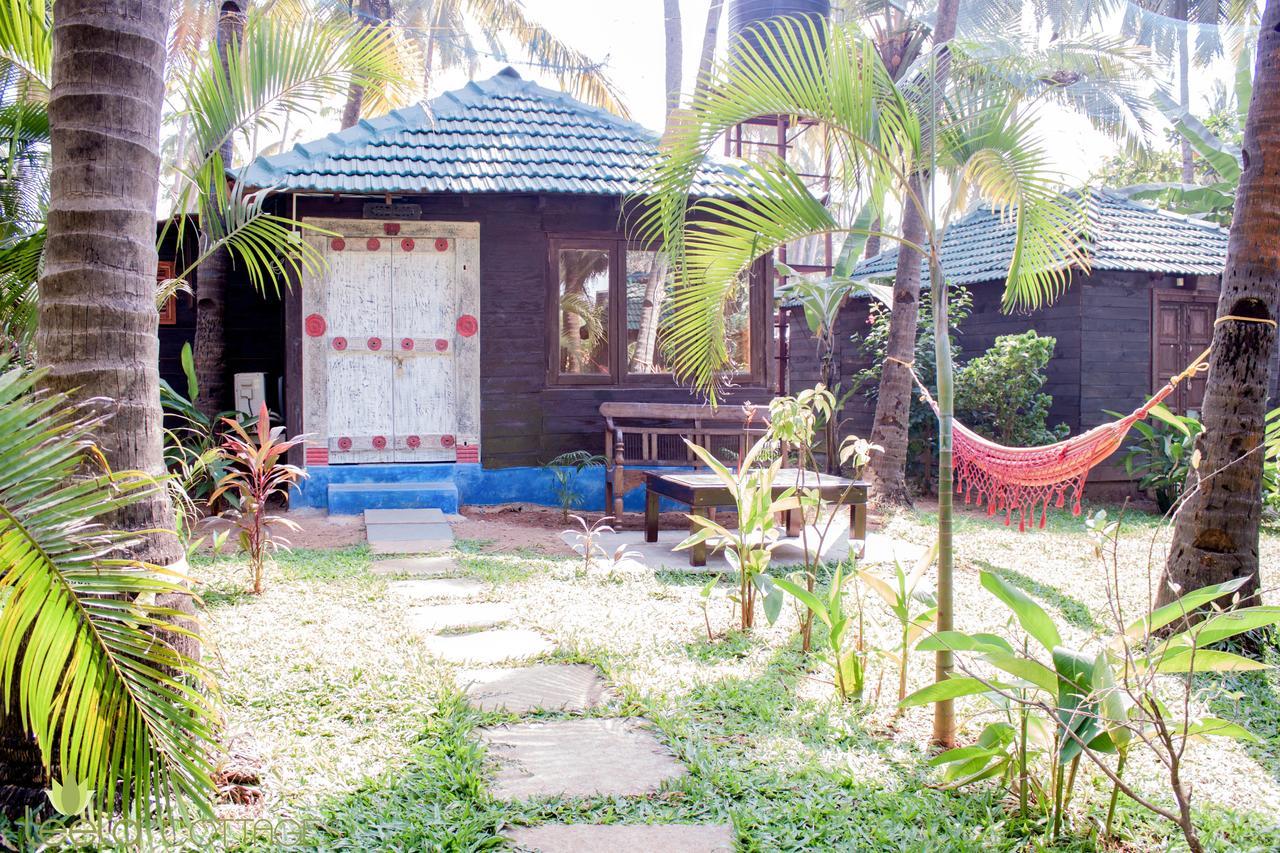 Leela Cottages Morjim Bagian luar foto