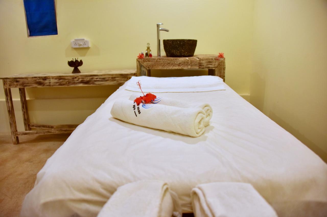 Leela Cottages Morjim Bagian luar foto