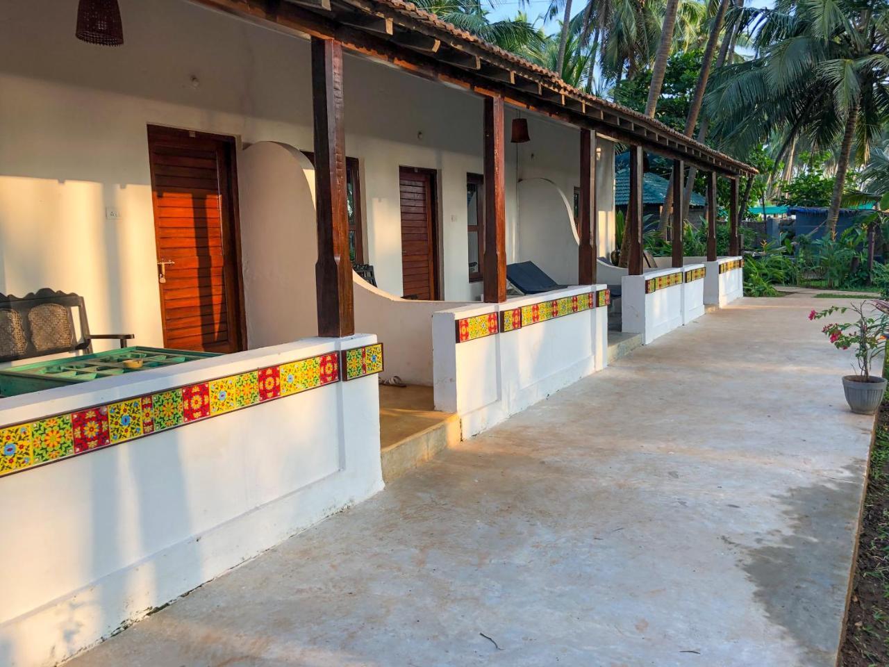 Leela Cottages Morjim Bagian luar foto