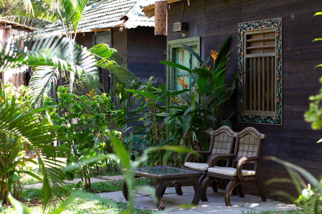 Leela Cottages Morjim Bagian luar foto